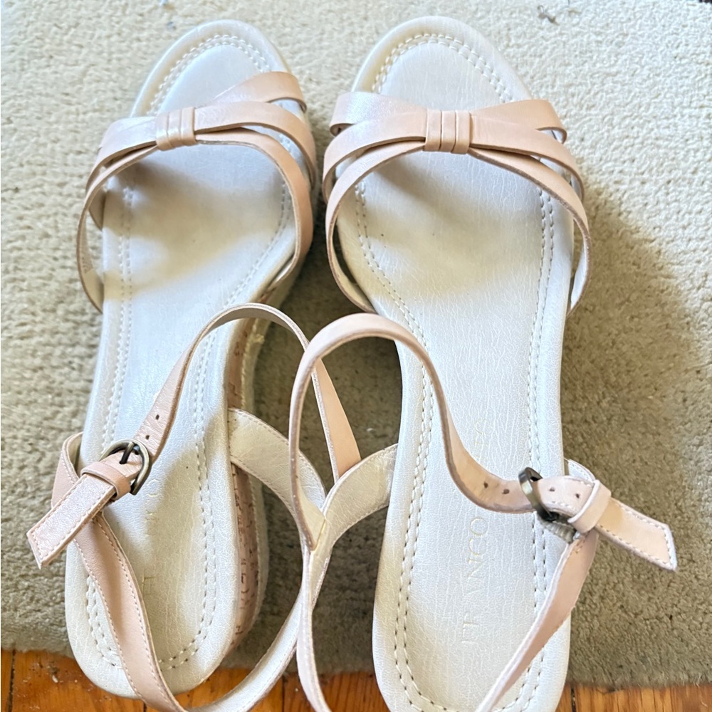 Franco Santo Women's Beige Sandals